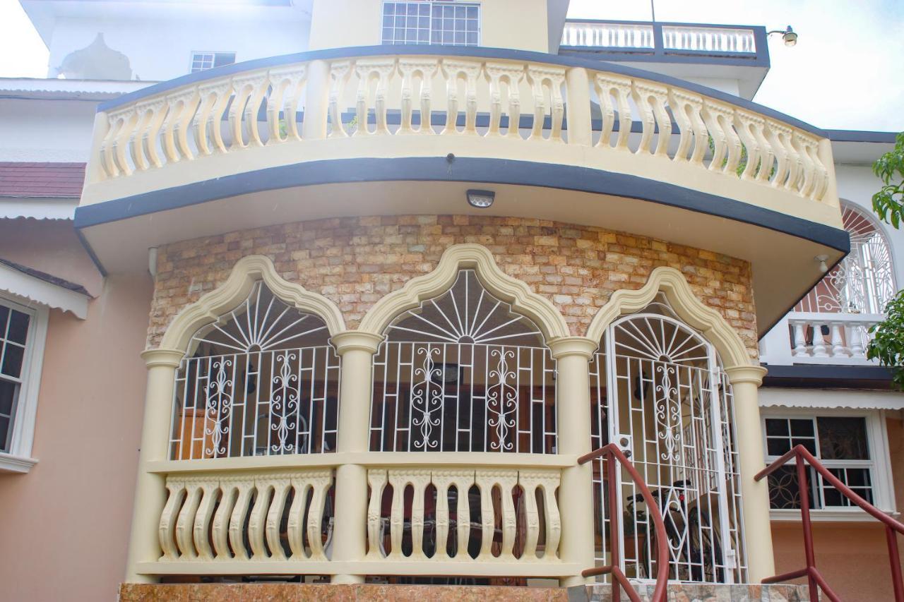 Van Villa Guesthouse 内格里尔 外观 照片